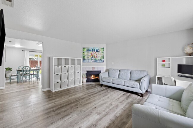 Building Photo - 6320 Candlestick Dr