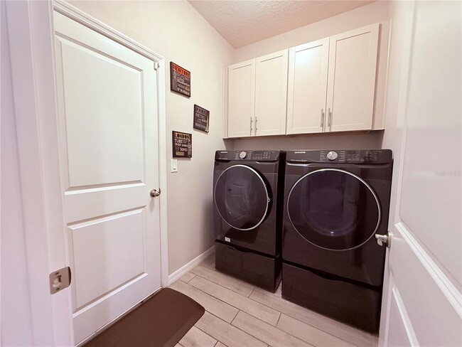 Building Photo - 8321 Praise Dr