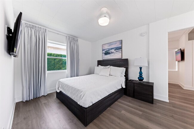 Building Photo - 1663 N Fort Lauderdale Beach Blvd