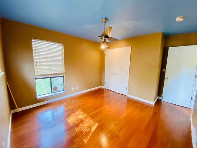 Building Photo - {13042} Contemporary in Lenexa + Fenced Ya...