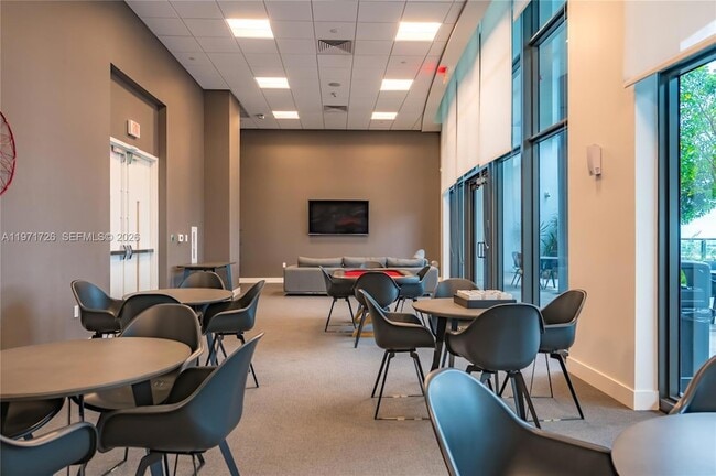 Building Photo - 1600 NE 1st Ave