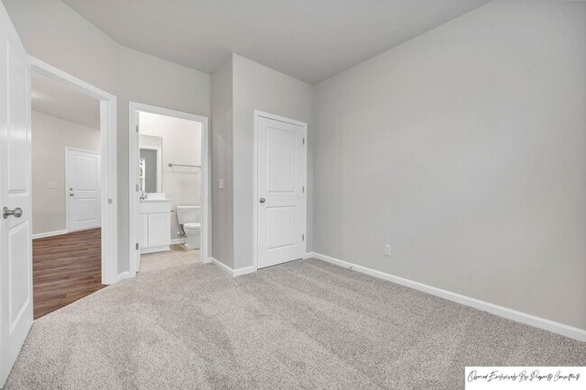 Building Photo - STUNNING TOWNHOME IN BLYTHEWOOD