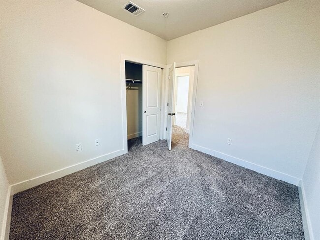 Building Photo - 2216 Creekside Ln