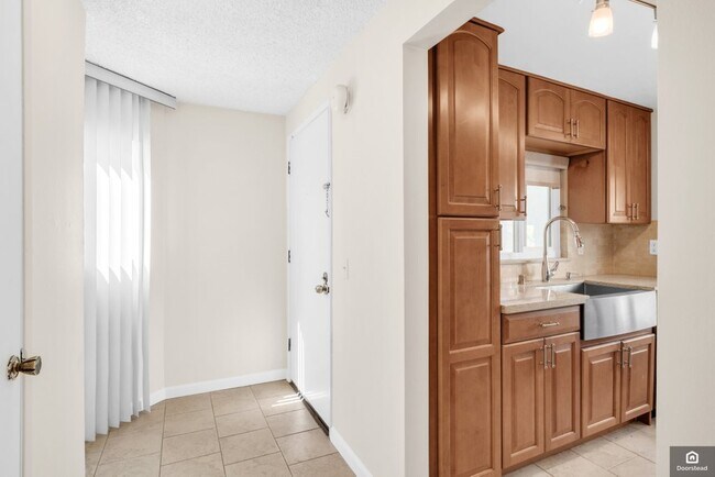 Building Photo - 18411 Hatteras St