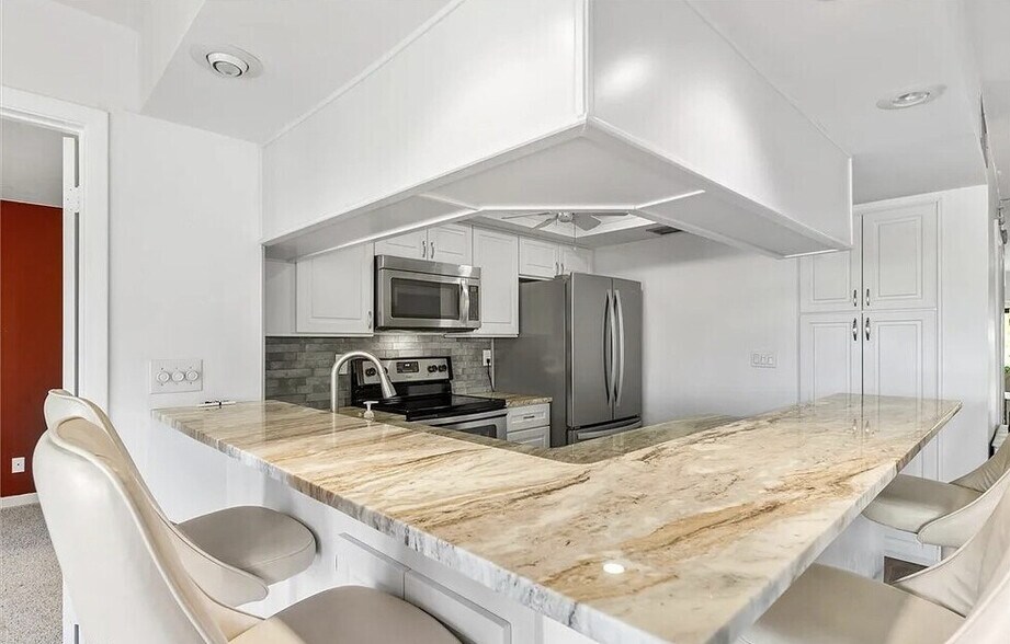 Building Photo - 5625 Trailwinds Dr