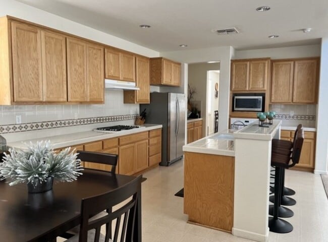 Building Photo - Luxury LAKEFRONT property!!!