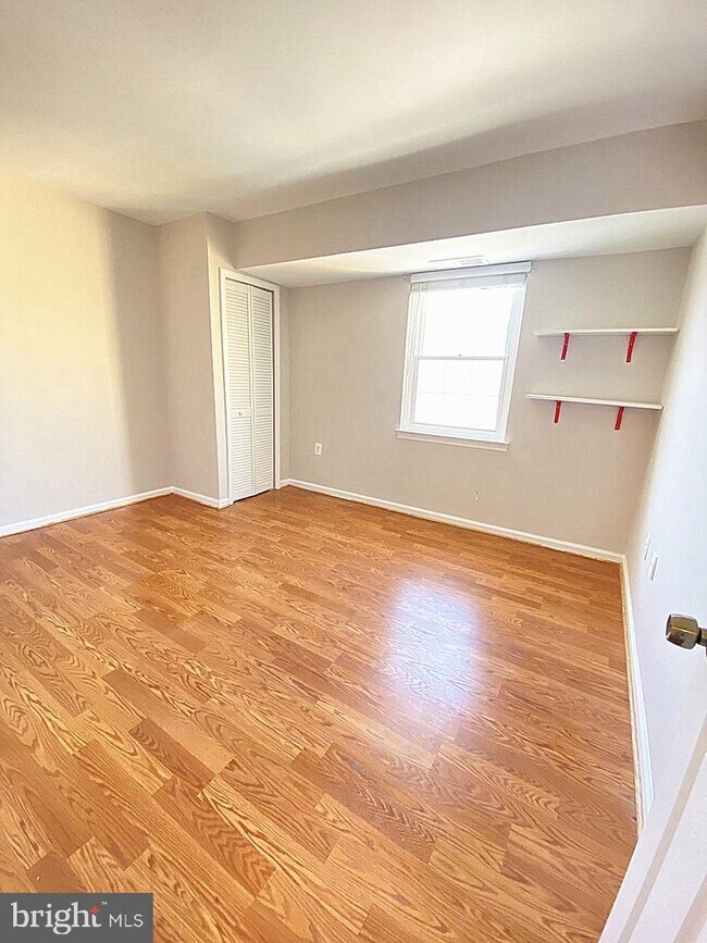 Building Photo - 864 College Pkwy