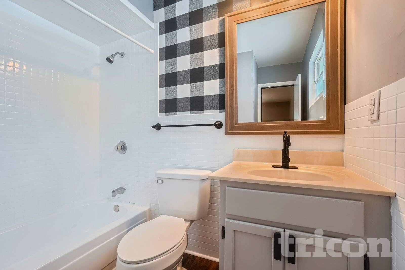 Building Photo - 243 E Bay Ave