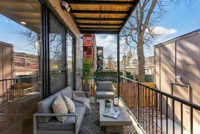 Building Photo - 4846 S St Lawrence Ave