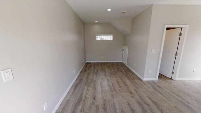 Building Photo - 4BD/2BA on Montezuma  (Lease out, pending ...