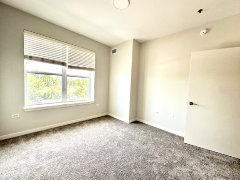 Building Photo - 450 Warrenville Rd
