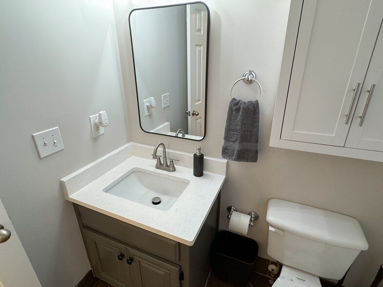 Building Photo - 4056 Lenox Park Dr