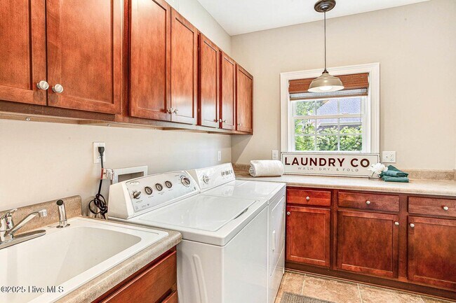 Building Photo - 103 Tomahawk Ct