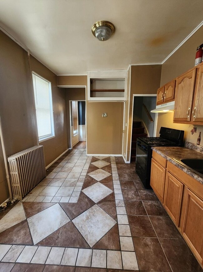 Building Photo - Large 5 Bedroom Home in Reading Pa