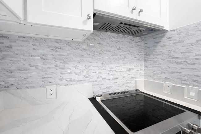 Building Photo - 6907 Noble Ave