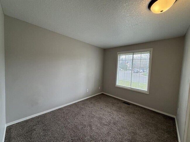 Building Photo - 1333 SW 178th Ave