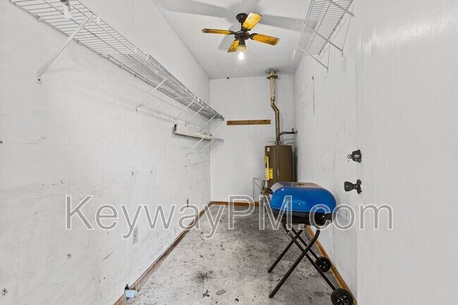 Building Photo - 15 Mulberry Ln