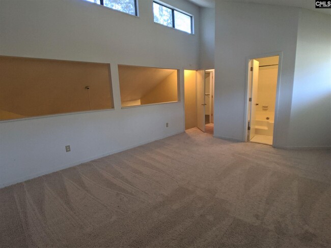 Building Photo - 5004 Village Creek Dr