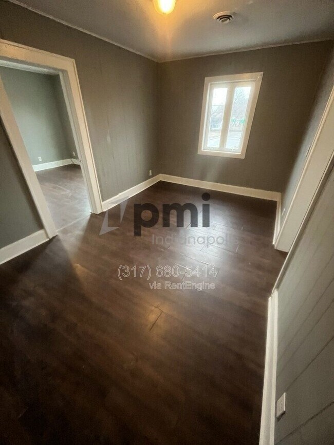 Building Photo - 215 1/2 S Madison Ave