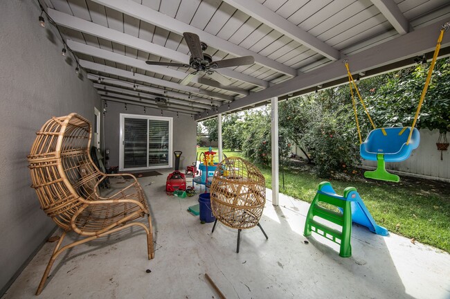 Building Photo - Beautiful Single Story 3 Bedroom with Solar Panels