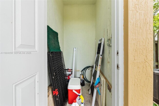 Building Photo - 230 SE 29th Ave