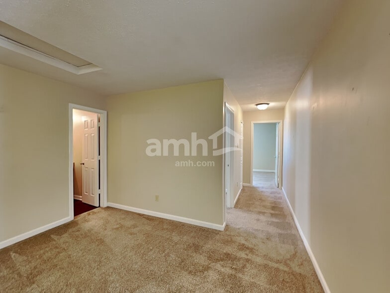 Building Photo - 926 Littleton Dr