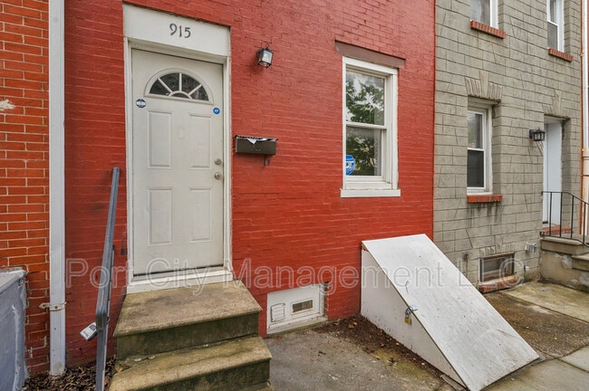 Building Photo - 915 W Lombard St
