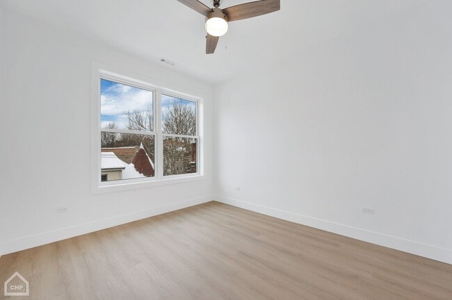 Building Photo - 3322 N Halsted St