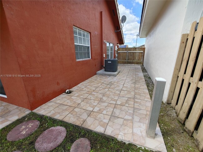 Building Photo - 1137 NW 128th Pl