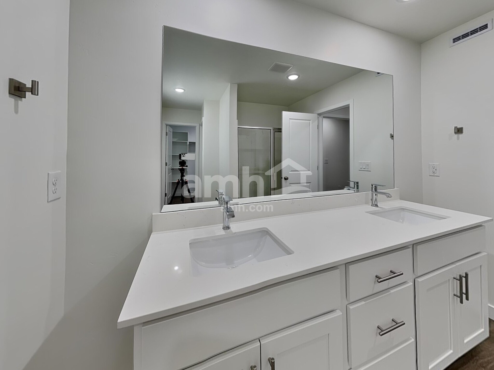 Building Photo - 1232 W Mahogany St