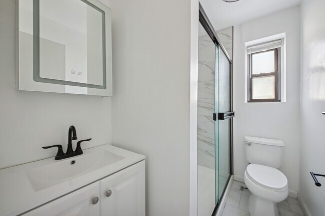 Building Photo - 165 Vroom St