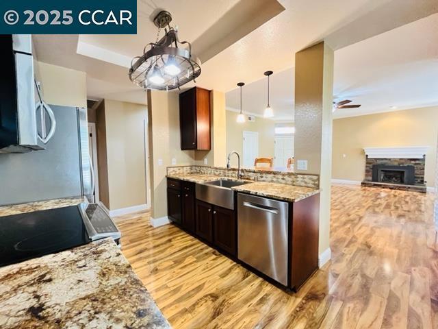 Building Photo - 3046 Lakemont Dr