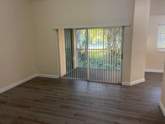 Building Photo - 3203 Glenmoor Dr