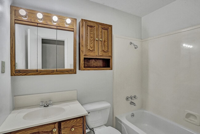 Building Photo - 205 Walnut St