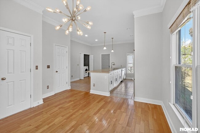 Building Photo - 237 Crumley St SW