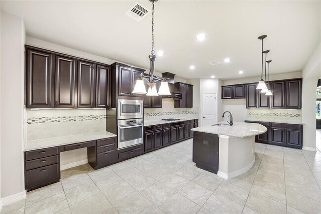 Building Photo - 16815 Violet Trace Ct