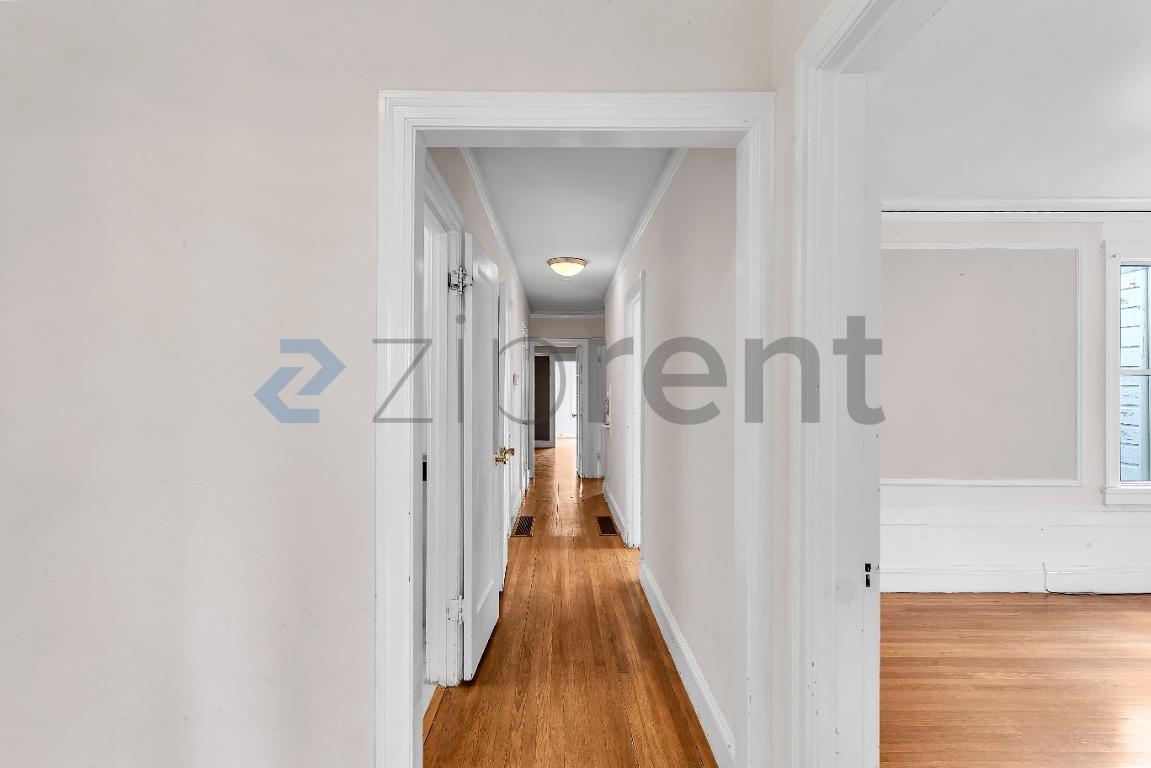 Building Photo - Unit