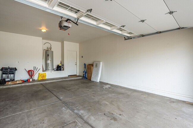 Building Photo - 1819 E Fawn Dr
