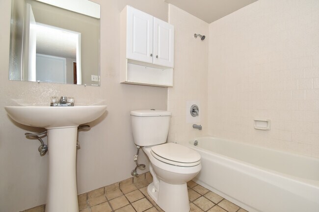 Building Photo - 2490 W Yowell Ct