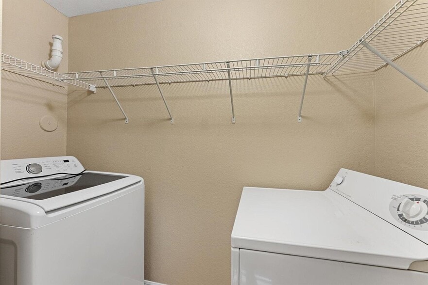 Building Photo - 15025 Michelangelo Blvd