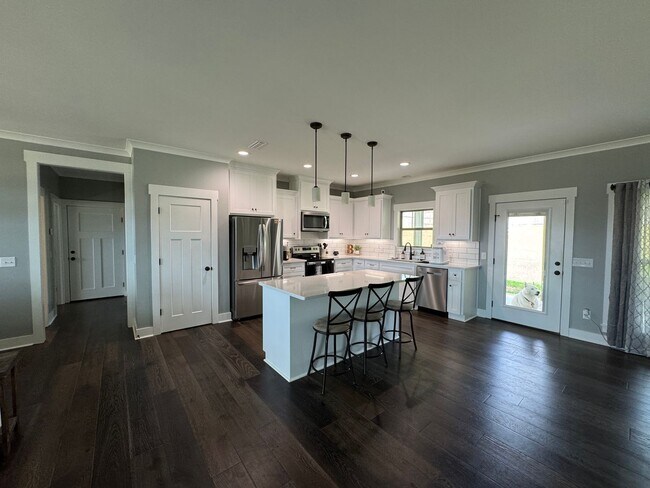 Building Photo - Move in Incentive!