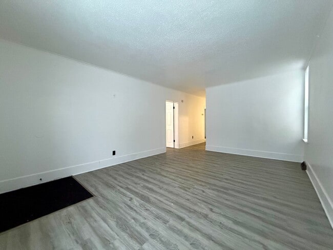 Building Photo - Four Bedroom Home in Muskegon