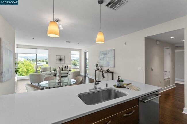 Building Photo - 555 Ygnacio Valley Rd