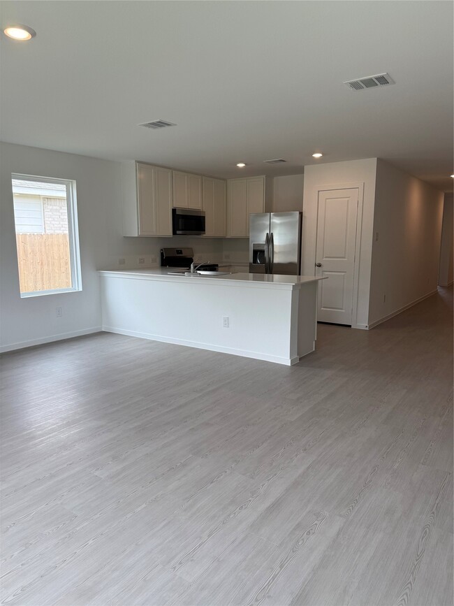 Building Photo - 335 Parkin Ct