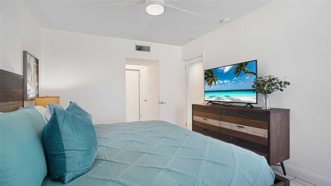 Building Photo - 2716 N Ocean Blvd