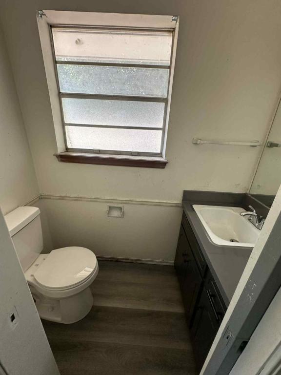 Building Photo - 1710 Parklane Dr