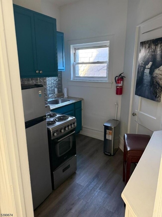 Building Photo - 210 W State St