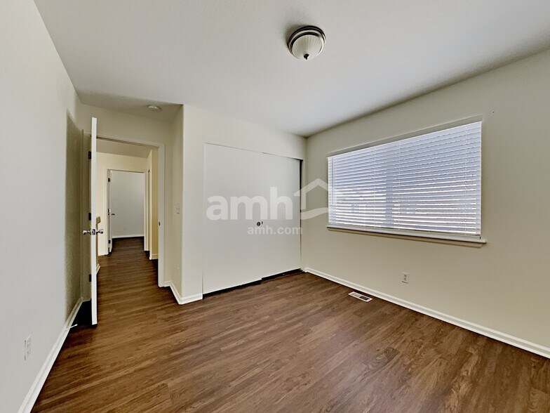 Building Photo - 18835 Burlington Pl