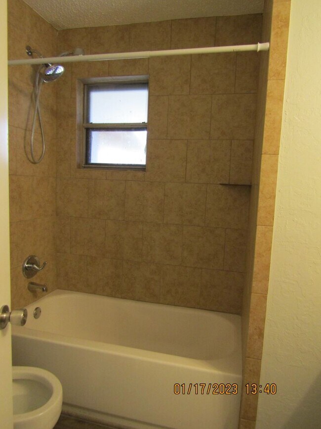 Building Photo - West side home located close to shopping, restaurants