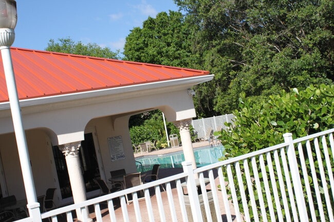 Building Photo - 3800 Woodfield Dr